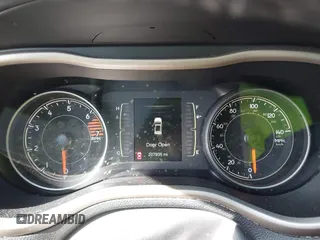 2017 Jeep Cherokee Sport z VIN 1C4PJLAB3HW643514, wystawiony jako IAAI lot #41596841 z przebiegiem 207 935 mil mil oraz . Historia ofert i sprzedaży dostępna na DreamBid. Obrazek 7.