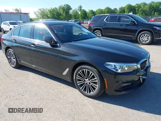 2018 BMW 5 Series 530i xDrive z VIN WBAJA7C53JG907770, wystawiony jako IAAI lot #42366172 z przebiegiem 60 979 mil mil oraz . Historia ofert i sprzedaży dostępna na DreamBid. Obrazek 1.