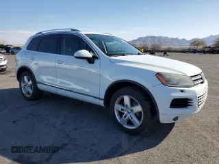 2013 Volkswagen Touareg Exec with VIN WVGEF9BP2DD003995, listed as a Copart auction lot 42577835 with 160,562 mi miles and Clean Title. Bid and sale history available at DreamBid. Image 4.