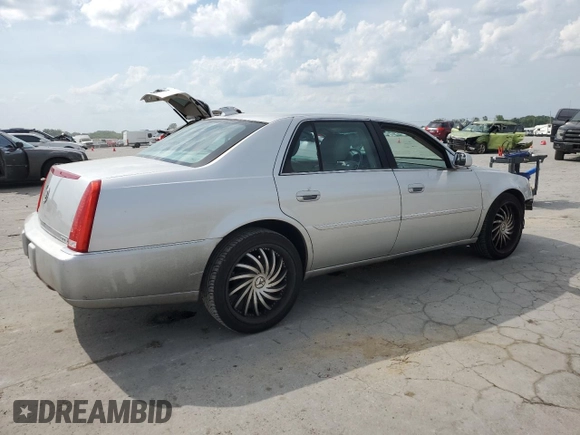 2010 Cadillac DTS 1SA z VIN 1G6KA5EY5AU111898, wystawiony jako Copart lot #54946955 z przebiegiem 44 259 mil mil oraz Szkoda całkowita • Salvage title. Historia ofert i sprzedaży dostępna na DreamBid. Obrazek 3.