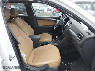 2022 Volkswagen Tiguan SE with VIN 3VV2B7AX8NM068186, listed as a IAAI auction lot 41704979 with 48,424 mi miles. Bid and sale history available at carsss.com. Image 5.