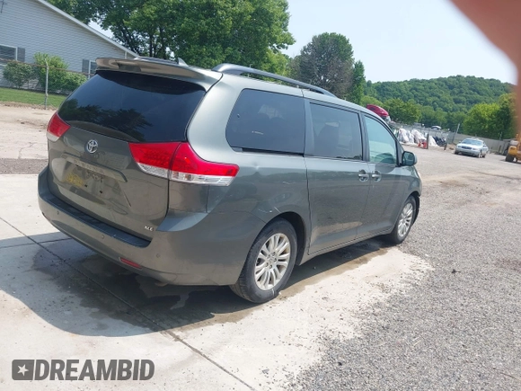 2011 Toyota Sienna XLE AAS z VIN 5TDYK3DC3BS146444, wystawiony jako IAAI lot #42390511 z przebiegiem 230 091 mil mil oraz . Historia ofert i sprzedaży dostępna na DreamBid. Obrazek 4.