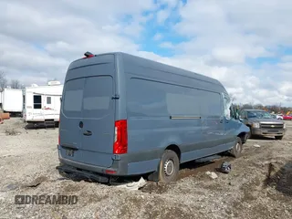 2019 Mercedes-Benz Sprinter Cargo z VIN WD4PF1CD1KP147624, wystawiony jako IAAI lot #41832359 z przebiegiem 68 434 mil mil oraz . Historia ofert i sprzedaży dostępna na DreamBid. Obrazek 16.