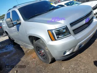 2011 Chevrolet Avalanche LS with VIN 3GNMCEE01BG393771, listed as a IAAI auction lot 41612025 with 199,994 mi miles. Bid and sale history available at carsss.com. Image 1.