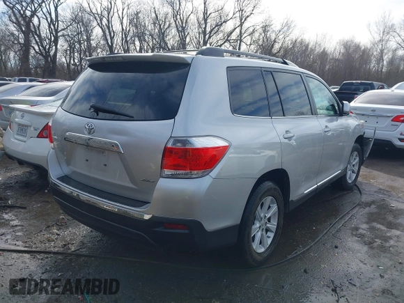 2011 Toyota Highlander z VIN 5TDBK3EH4BS044957, wystawiony jako IAAI lot #41696233 z przebiegiem 276 287 mil mil oraz . Historia ofert i sprzedaży dostępna na DreamBid. Obrazek 4.