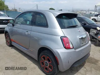 2017 FIAT 500e z VIN 3C3CFFGE3HT565426, wystawiony jako IAAI lot #42249306 z przebiegiem 59 866 mil mil oraz . Historia ofert i sprzedaży dostępna na DreamBid. Obrazek 3.