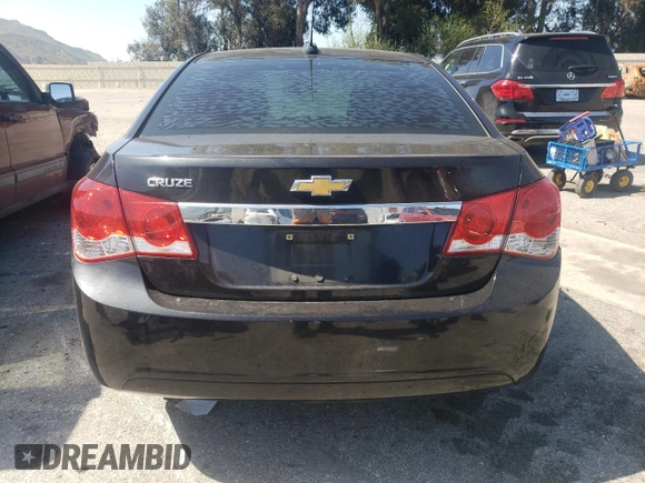 2015 Chevrolet Cruze LS z VIN 1G1PA5SG2F7278331, wystawiony jako Copart lot #52380075 z przebiegiem 138 848 mil mil oraz Szkoda całkowita • Salvage title. Historia ofert i sprzedaży dostępna na DreamBid. Obrazek 6.