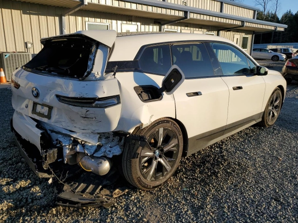 2022 BMW iX xDrive50 with VIN WB523CF02NCJ55045, listed as a Copart auction lot 87017454 with 35,801 mi miles and Salvage Title. Bid and sale history available at carsss.com. Image 3.