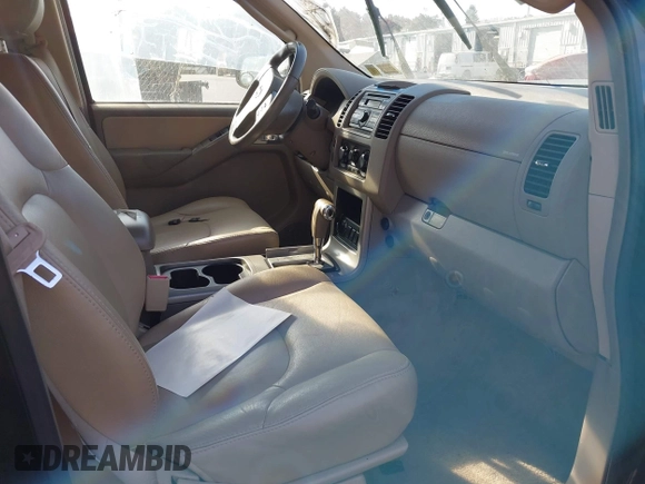 2008 Nissan Pathfinder S z VIN 5N1AR18B28C649813, wystawiony jako IAAI lot #40711132 z przebiegiem 114 403 mil mil oraz . Historia ofert i sprzedaży dostępna na DreamBid. Obrazek 5.