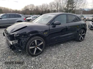 2022 Porsche Macan with VIN WP1AA2A51NLB00488, listed as a Copart auction lot 48550365 with 37,110 mi miles and Salvage Title. Bid and sale history available at carsss.com. Image 1.