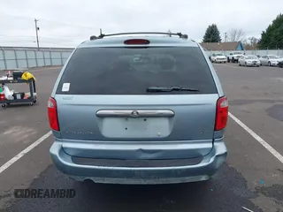 2005 Chrysler Town & Country LX with VIN 2C4GP44R85R192517, listed as a IAAI auction lot 41833718 with 223,663 mi miles. Bid and sale history available at carsss.com. Image 16.