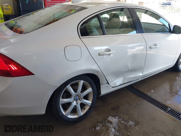 2016 Volvo S60 T5 Drive-E Premier with VIN YV126MFKXG2410966, listed as a IAAI auction lot 41308772 with 262,816 mi miles. Bid and sale history available at carsss.com. Image 6.