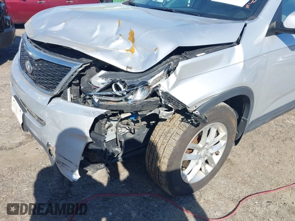 2014 Kia Sorento LX z VIN 5XYKT3A69EG437937, wystawiony jako IAAI lot #41834416 z przebiegiem 208 671 mil mil oraz . Historia ofert i sprzedaży dostępna na DreamBid. Obrazek 6.