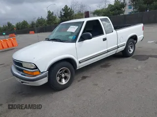2000 Chevrolet S-10 LS with VIN 1GCCS19W7Y8289167, listed as a IAAI auction lot 41537625 with 224,481 mi miles. Bid and sale history available at carsss.com. Image 2.