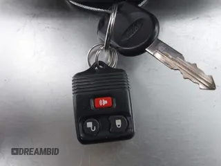 2005 Ford Escape XLT с VIN 1FMYU93125KD27166, выставлен на аукционе IAAI как лот 41892715 с пробегом 59 067 миль миль и . История ставок и продаж доступна на DreamBid. Изображение 11.