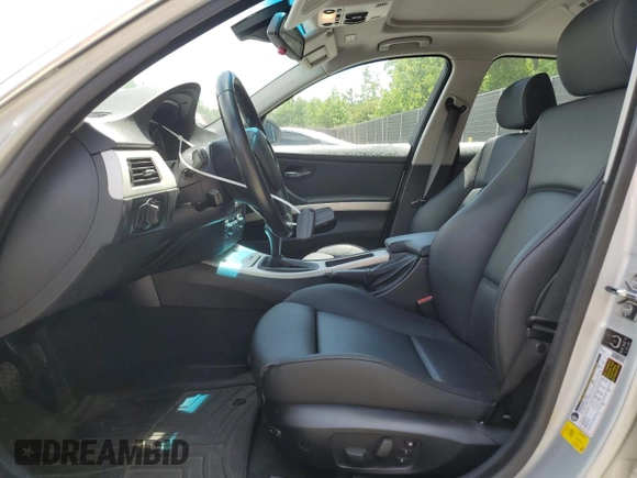 2006 BMW 3 Series 330i with VIN WBAVB33536PS06970, listed as a Copart auction lot 57817975 with 33,078 mi miles and Clean title. Bid and sale history available at DreamBid. Image 7.