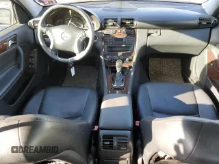 2004 Mercedes-Benz C 240 with VIN WDBRF81J14F463231, listed as a Copart auction lot 77785464 with 121,723 mi miles and Salvage title. Bid and sale history available at DreamBid. Image 8.