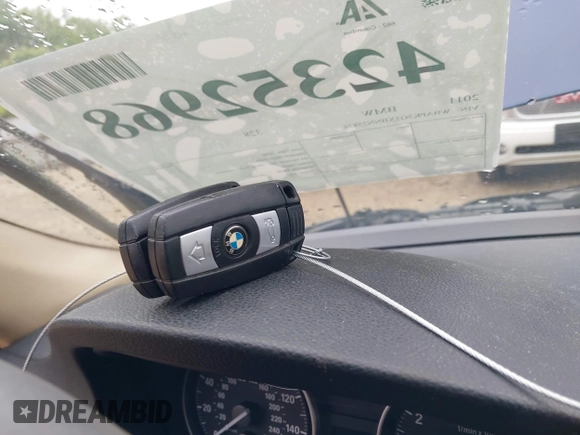 2011 BMW 3 Series 328i xDrive z VIN WBAPK5G5XBNN25836, wystawiony jako IAAI lot #42352968 z przebiegiem 108 638 mil mil oraz . Historia ofert i sprzedaży dostępna na DreamBid. Obrazek 11.