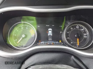2016 Jeep Cherokee Trailhawk с VIN 1C4PJMBS4GW104841, выставлен на аукционе IAAI как лот 41883523 с пробегом 171 734 миль миль и . История ставок и продаж доступна на DreamBid. Изображение 7.