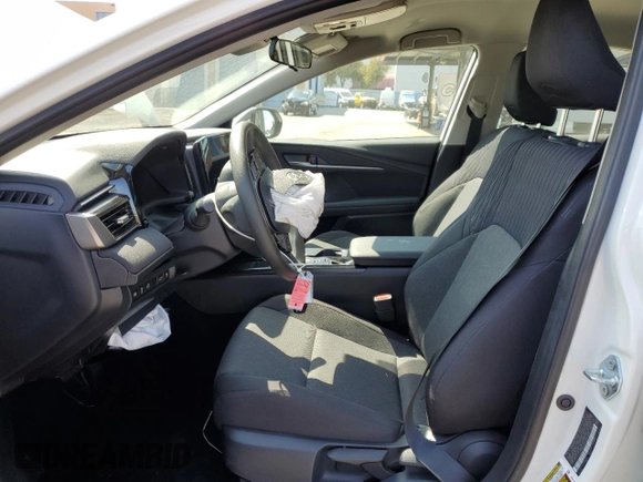 2025 Toyota Camry LE z VIN 4T1DAACK9SU061095, wystawiony jako Copart lot #59724705 z przebiegiem 9 032 mil mil oraz Czysty tytuł • Clean title. Historia ofert i sprzedaży dostępna na DreamBid. Obrazek 7.