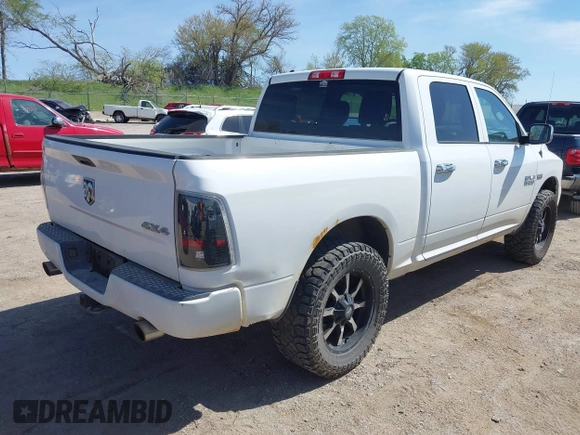 2014 Ram 1500 Express z VIN 1C6RR7KT3ES170854, wystawiony jako IAAI lot #42203099 z przebiegiem 207 634 mil mil oraz . Historia ofert i sprzedaży dostępna na DreamBid. Obrazek 4.