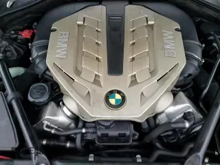 2010 BMW 7 Series 750i xDrive z VIN WBAKC6C58ACL67686, wystawiony jako Copart lot #84258524 z przebiegiem 117 057 mil mil oraz Szkoda całkowita • Salvage title. Historia ofert i sprzedaży dostępna na DreamBid. Obrazek 13.