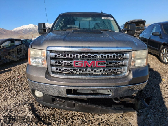 2012 GMC Sierra 3500HD SLT z VIN 1GT423E88CF211377, wystawiony jako Copart lot #50459685 z przebiegiem 185 197 mil mil oraz Szkoda całkowita • Salvage title. Historia ofert i sprzedaży dostępna na DreamBid. Obrazek 5.