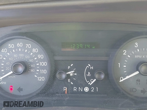 2006 Mercury Grand Marquis GS z VIN 2MEFM74VX6X638763, wystawiony jako IAAI lot #41735612 z przebiegiem 123 914 mil mil oraz . Historia ofert i sprzedaży dostępna na DreamBid. Obrazek 7.