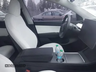 2021 Tesla Model Y Performance z VIN 5YJYGDEF2MF215938, wystawiony jako IAAI lot #41338287 z przebiegiem 63 925 mil mil oraz . Historia ofert i sprzedaży dostępna na DreamBid. Obrazek 5.