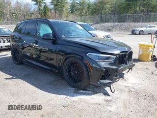2021 BMW X5 M z VIN 5YMJU0C08M9F36288, wystawiony jako IAAI lot #42130767 z przebiegiem 44 225 mil mil oraz . Historia ofert i sprzedaży dostępna na DreamBid. Obrazek 1.