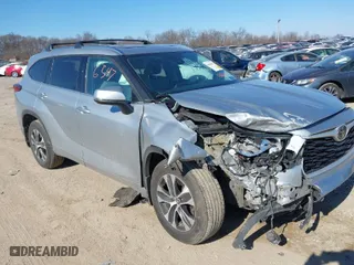 2020 Toyota Highlander XLE with VIN 5TDHZRBH4LS003176, listed as a IAAI auction lot 41696547 with 63,706 mi miles. Bid and sale history available at carsss.com. Image 1.