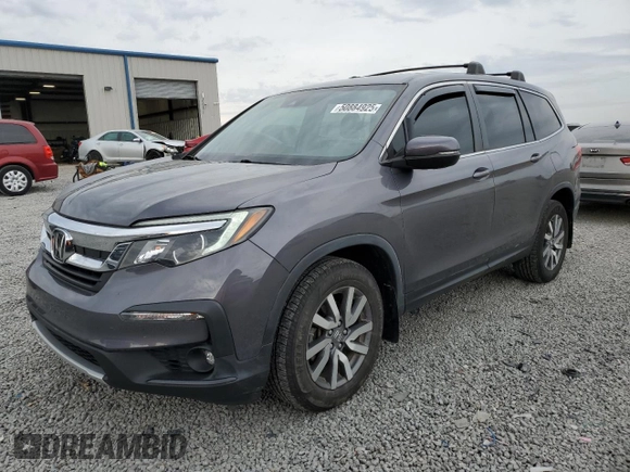 2020 Honda Pilot EX z VIN 5FNYF6H35LB011844, wystawiony jako Copart lot #50884925 z przebiegiem 62 852 mil mil oraz Szkoda całkowita • Salvage title. Historia ofert i sprzedaży dostępna na DreamBid. Obrazek 1.