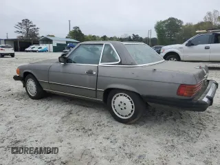 1988 Mercedes-Benz 560 Series 560SL with VIN WDBBA48D3JA078741, listed as a Copart auction lot 51472035 with 238,650 mi miles and Clean Title. Bid and sale history available at carsss.com. Image 2.