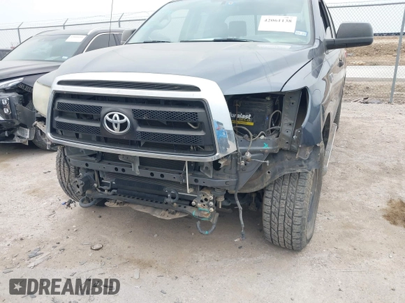 2010 Toyota Tundra z VIN 5TFUW5F10AX137509, wystawiony jako IAAI lot #42061138 z przebiegiem 139 128 mil mil oraz . Historia ofert i sprzedaży dostępna na DreamBid. Obrazek 6.