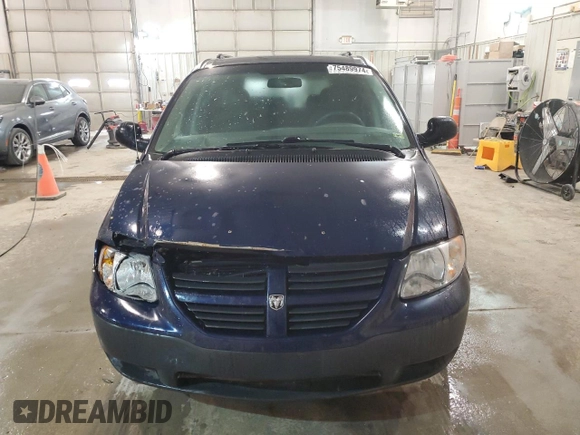 2005 Dodge Caravan SE z VIN 1D4GP25R75B395645, wystawiony jako Copart lot #75489974 z przebiegiem 93 876 mil mil oraz Szkoda całkowita • Salvage title. Historia ofert i sprzedaży dostępna na DreamBid. Obrazek 5.