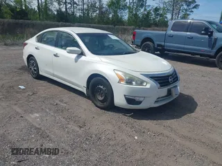 2015 Nissan Altima 2.5 SV with VIN 1N4AL3AP4FC263386, listed as a IAAI auction lot 41911066 with 230,502 mi miles. Bid and sale history available at carsss.com. Image 1.