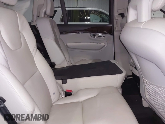 2016 Volvo XC90 T6 Momentum with VIN YV4A22PK6G1088555, listed as a IAAI auction lot 41526090 with 99,877 mi miles. Bid and sale history available at carsss.com. Image 8.
