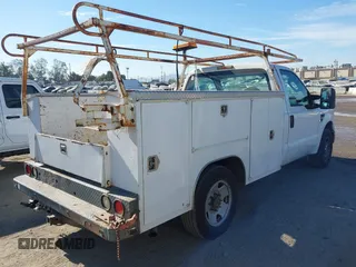 2008 Ford F-250 XL z VIN 1FTNF20588EA12052, wystawiony jako IAAI lot #42699890 z przebiegiem 262 049 mil mil oraz . Historia ofert i sprzedaży dostępna na DreamBid. Obrazek 4.