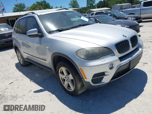 2011 BMW X5 35i z VIN 5UXZV4C55BL415564, wystawiony jako IAAI lot #42336270 z przebiegiem 102 451 mil mil oraz . Historia ofert i sprzedaży dostępna na DreamBid. Obrazek 1.