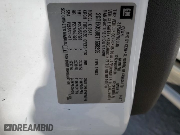 2007 GMC Sierra Denali z VIN 2GTEK638871658295, wystawiony jako Copart lot #70327344 z przebiegiem 179 080 mil mil oraz Szkody całkowita. Historia ofert i sprzedaży dostępna na DreamBid. Obrazek 12.