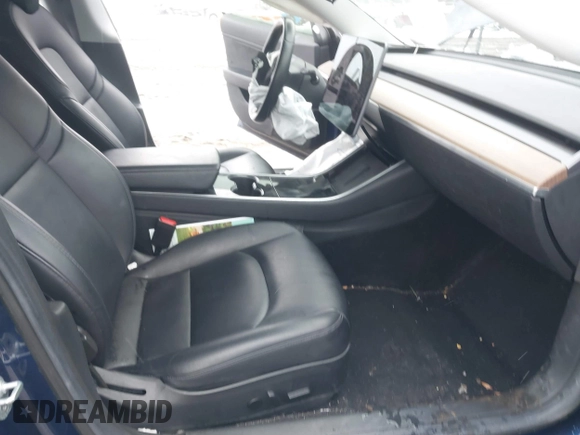 2018 Tesla Model 3 Long Range Battery z VIN 5YJ3E1EA5JF006370, wystawiony jako IAAI lot #41565266 z przebiegiem 55 376 mil mil oraz . Historia ofert i sprzedaży dostępna na DreamBid. Obrazek 5.