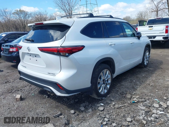 2022 Toyota Highlander XSE with VIN 5TDLZRBH0NS235559, listed as a IAAI auction lot 41684126 with 23,671 mi miles and . Bid and sale history available at DreamBid. Image 4.