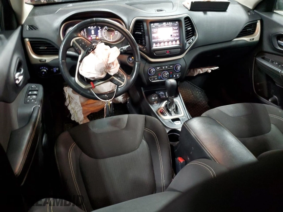 2016 Jeep Cherokee Latitude z VIN 1C4PJMCS3GW142740, wystawiony jako Copart lot #53575865 z przebiegiem 87 720 mil mil oraz Szkoda całkowita • Salvage title. Historia ofert i sprzedaży dostępna na DreamBid. Obrazek 8.