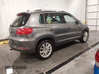 2016 Volkswagen Tiguan SE z VIN WVGBV7AX3GW507850, wystawiony jako IAAI lot #41303866 z przebiegiem 97 989 mil mil oraz . Historia ofert i sprzedaży dostępna na DreamBid. Obrazek 4.