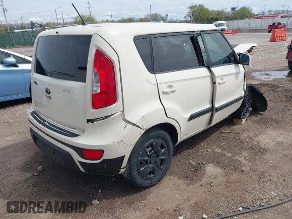 2013 Kia Soul with VIN KNDJT2A56D7488031, listed as a IAAI auction lot 41941283 with 1 mi miles. Bid and sale history available at carsss.com. Image 4.