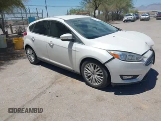 2016 Ford Focus Titanium z VIN 1FADP3N27GL319497, wystawiony jako IAAI lot #42385359 z przebiegiem Nie podano mil oraz . Historia ofert i sprzedaży dostępna na DreamBid. Obrazek 1.