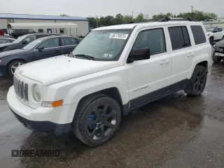 2011 Jeep Patriot Latitude z VIN 1J4NF1GB2BD280818, wystawiony jako Copart lot #56779975 z przebiegiem 172 738 mil mil oraz Czysty tytuł • Clean title. Historia ofert i sprzedaży dostępna na DreamBid. Obrazek 1.