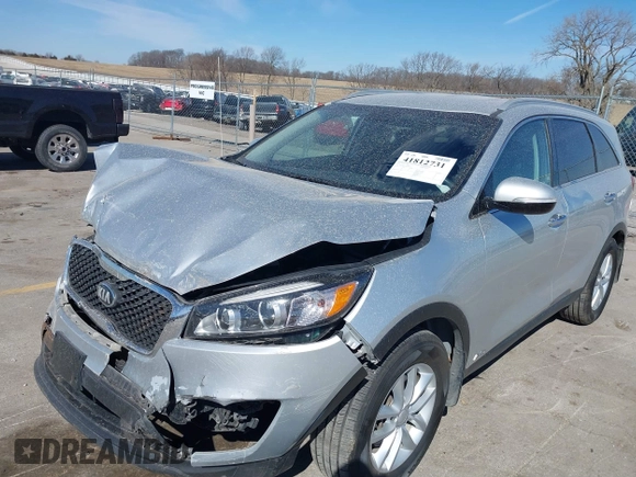 2018 Kia Sorento LX with VIN 5XYPGDA37JG376605, listed as a IAAI auction lot 41812731 with 118,579 mi miles. Bid and sale history available at carsss.com. Image 17.