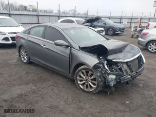 2013 Hyundai Sonata SE with VIN 5NPEC4AC4DH770868, listed as a IAAI auction lot 41504401 with 220,124 mi miles. Bid and sale history available at carsss.com. Image 1.