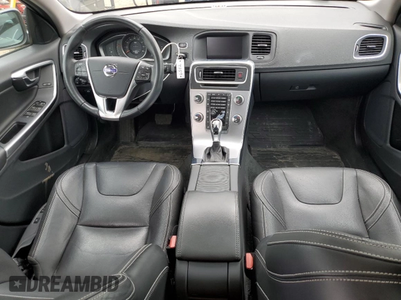 2018 Volvo S60 Dynamic z VIN YV126MFL8J2456490, wystawiony jako Copart lot #56557475 z przebiegiem 70 224 mil mil oraz Szkoda całkowita • Salvage title. Historia ofert i sprzedaży dostępna na DreamBid. Obrazek 8.